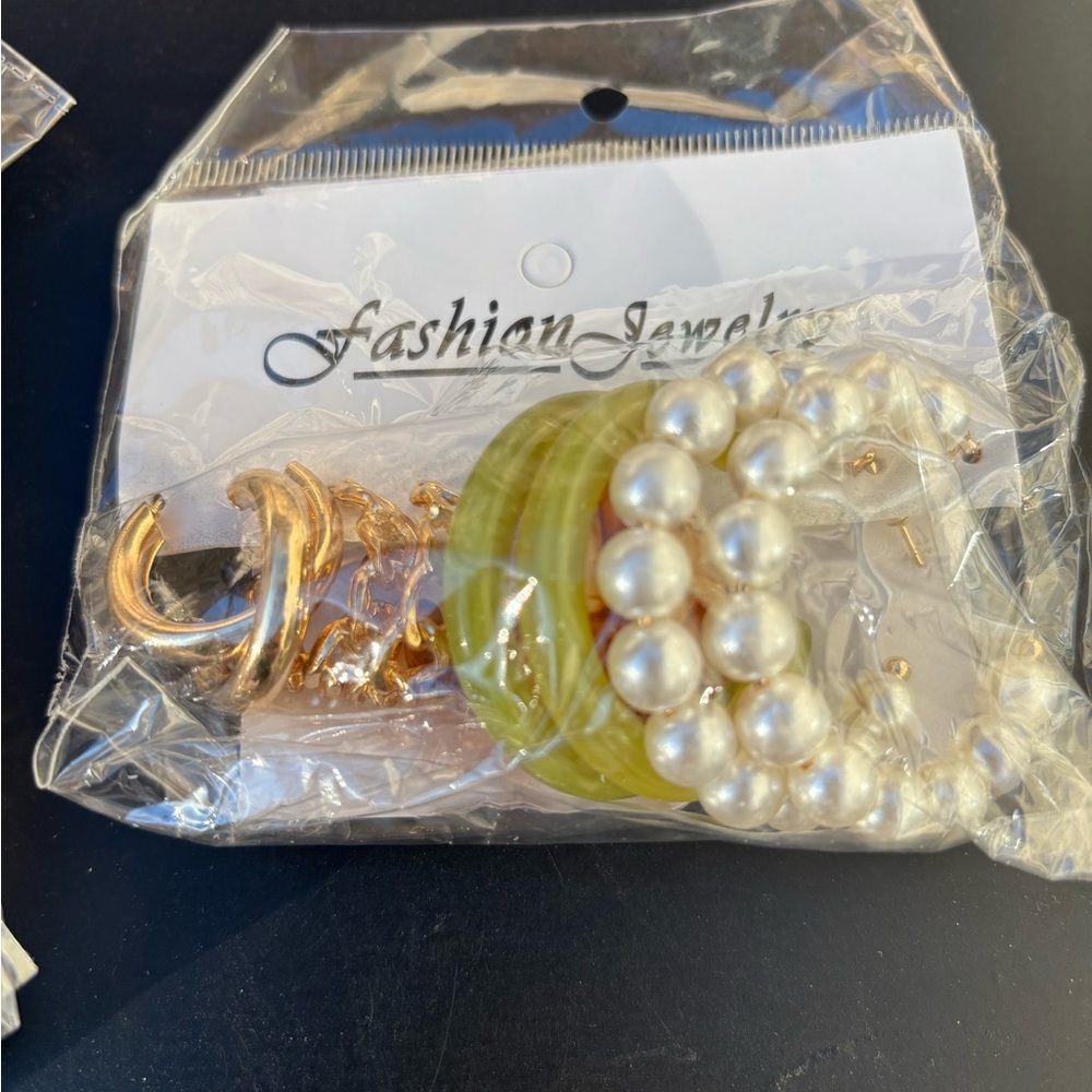 Fashion earrings set